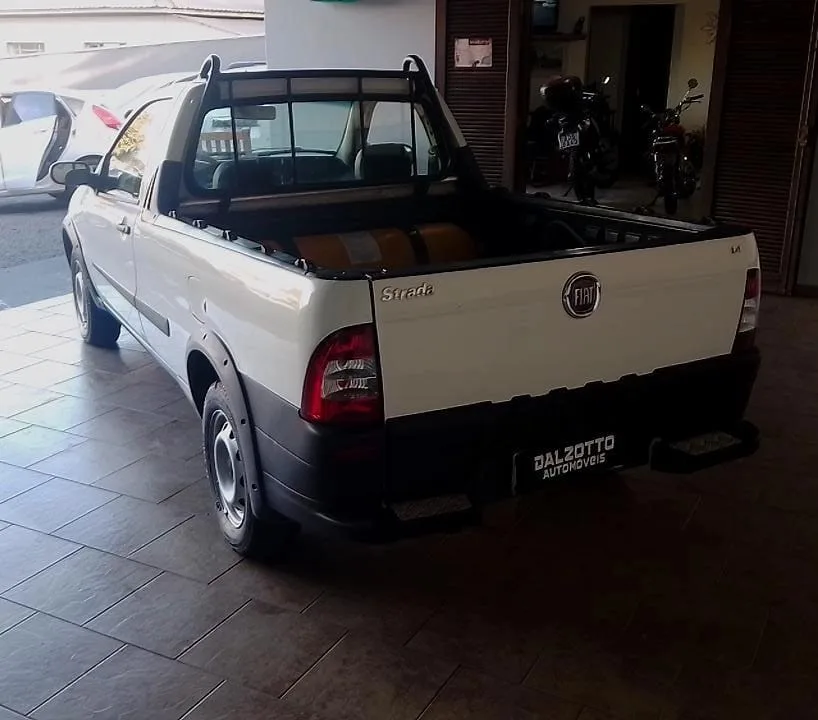 Fiat Strada 1.4 à venda na Dalzotto Automóveis em Campo Largo PR