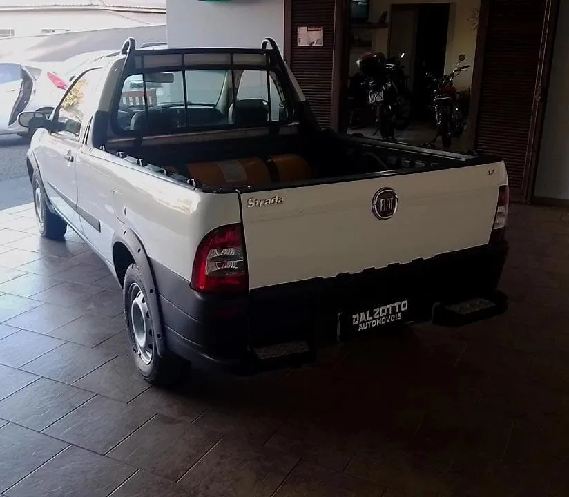 Fiat Strada 1.4 à venda na Dalzotto Automóveis em Campo Largo PR
